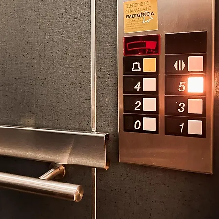 Altus 68 - River View, Floor With Elevator דירה